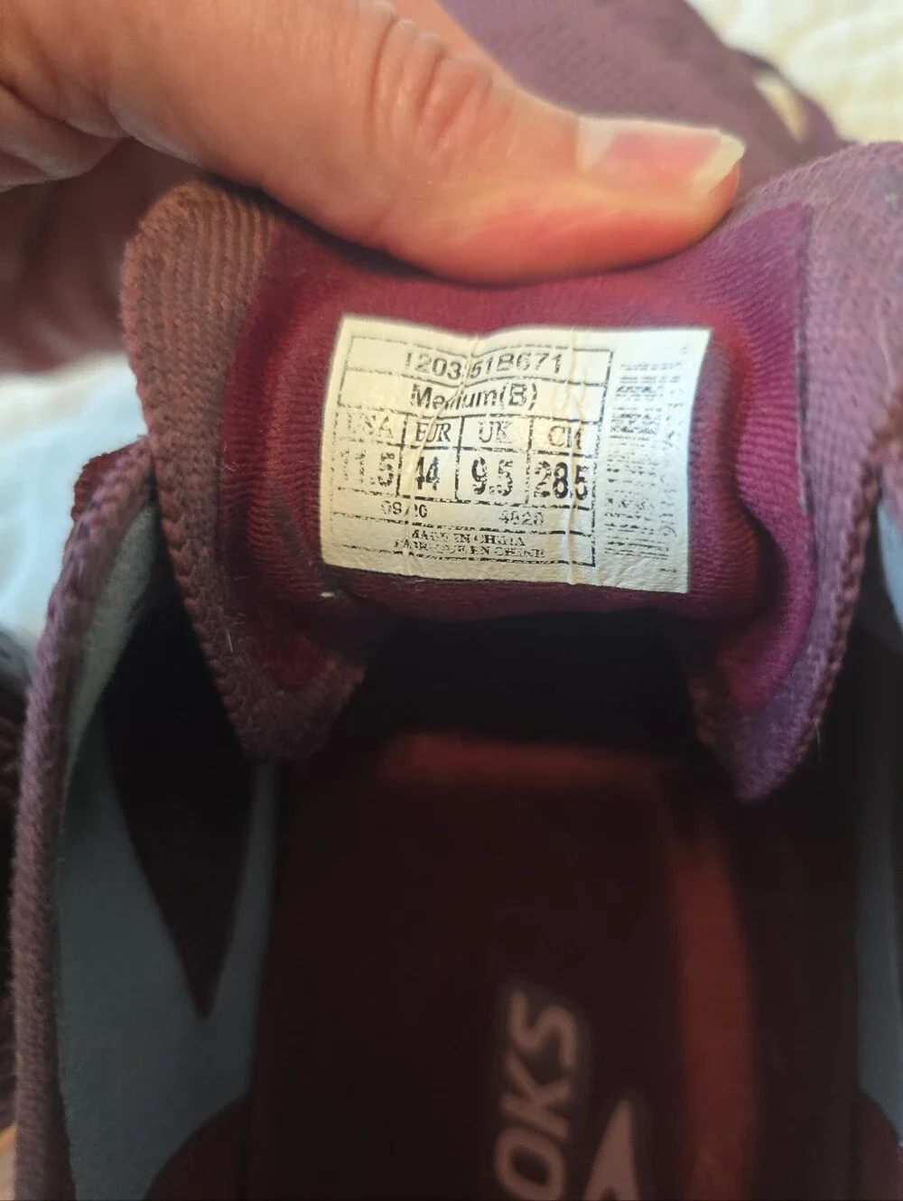 Brooks Levitate 4 Women's Size 11.5 Burgundy Plum Running Shoes